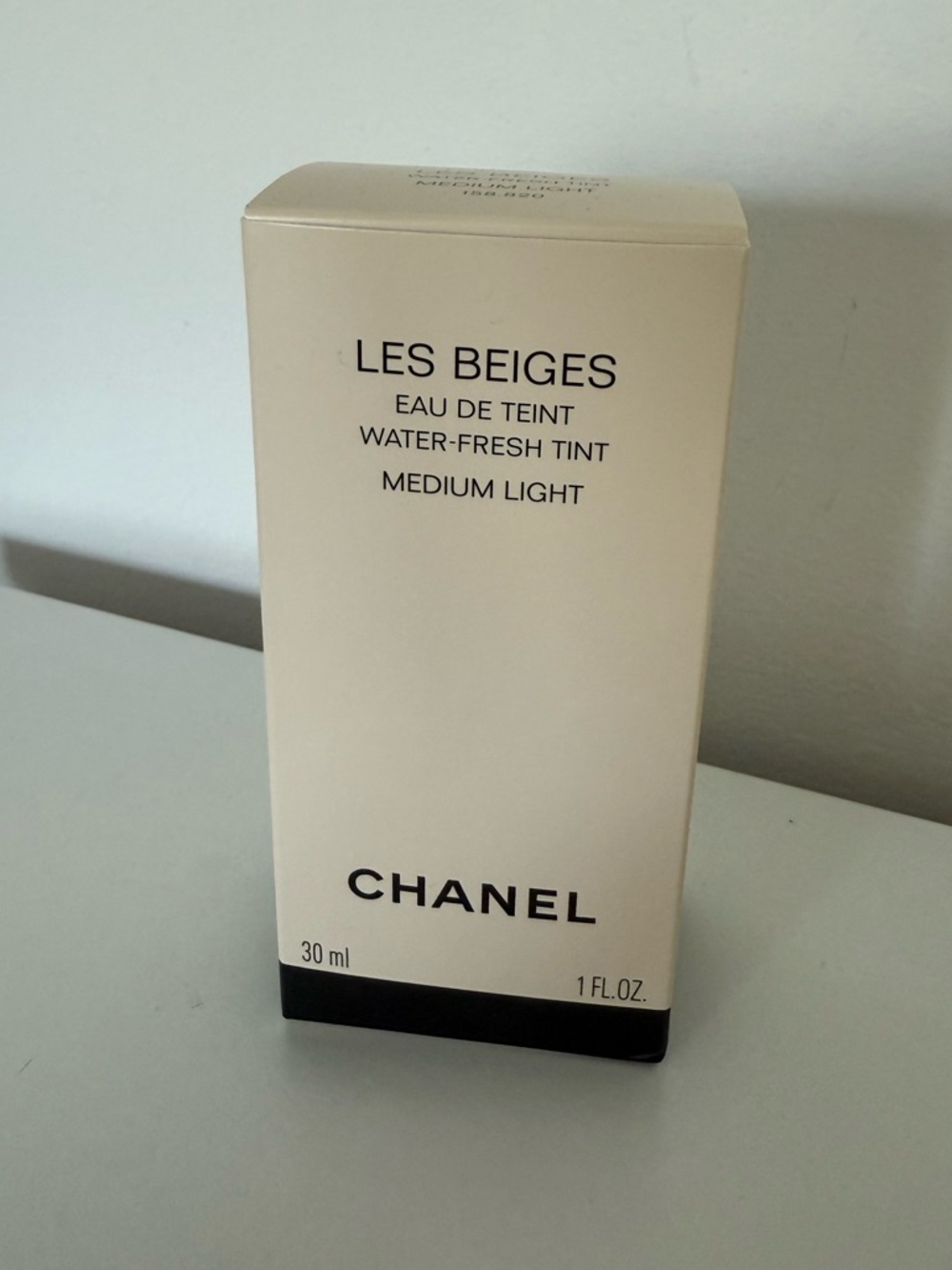 CHANEL Les Beiges Water-Fresh Tint medium light - box only!!!